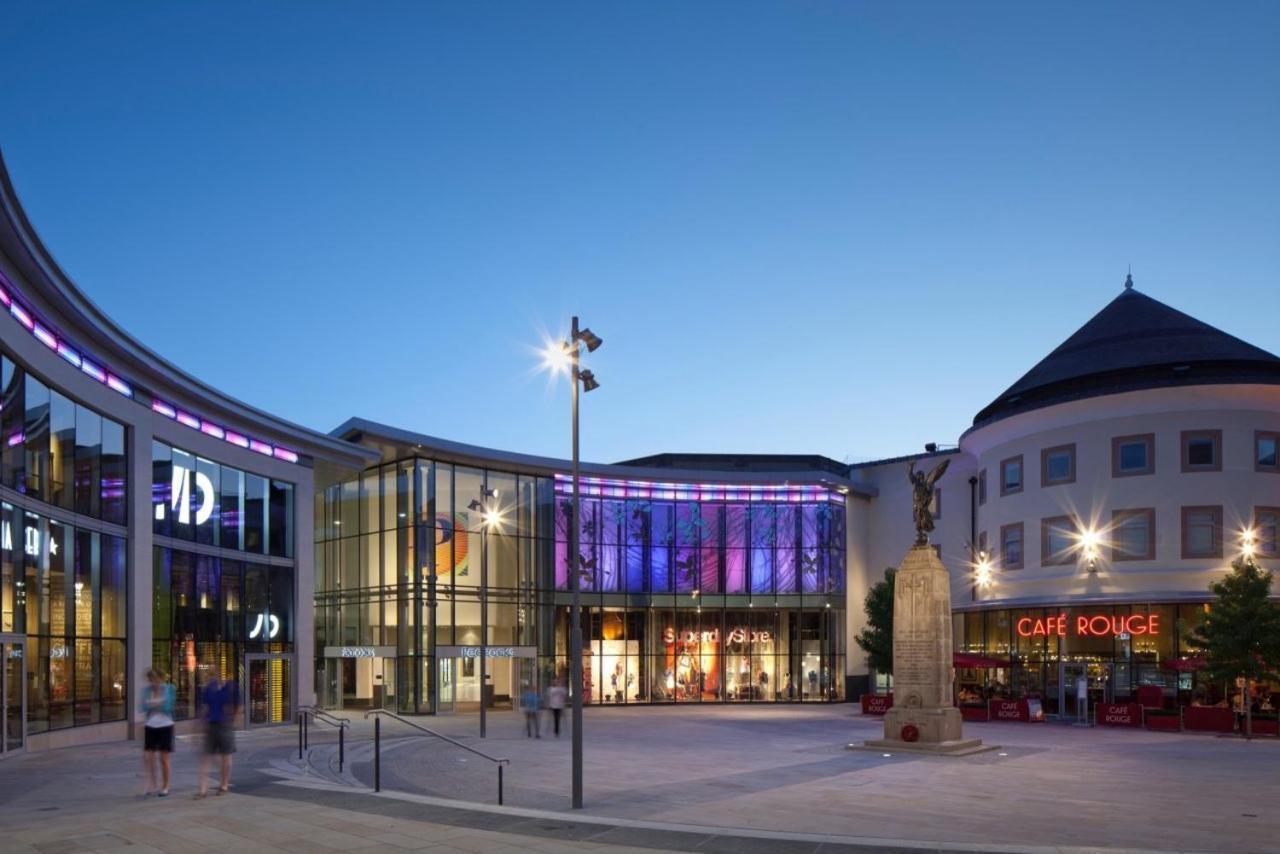 Cloud9Sa At Woking Central Extérieur photo